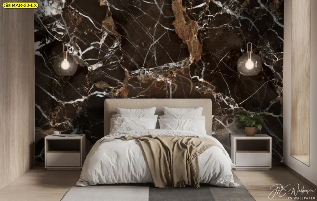 วอลเปเปอร์ลายหินอ่อน ติดผนังลายเข้มน้ำตาลทอง เพิ่มบรรยากาศอบอุ่นหรูในห้องนอน เหมาะกับเจ้าของบ้านที่ชอบดีไซน์วอลเปเปอร์หินอ่อนห้องนอน