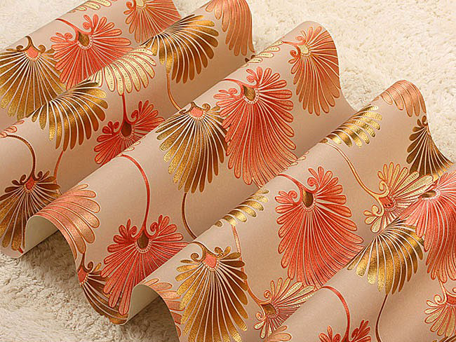 ลายใบพัดสีแดงพื้นครีม