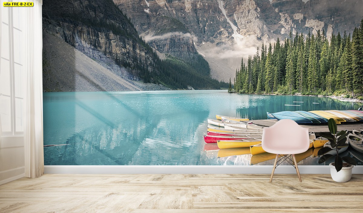 เก้าอี้สีชมพูในห้องแต่งภาพลายทะเลสาบฤดูหิมะตกแต่งต้นไม้จำลอง