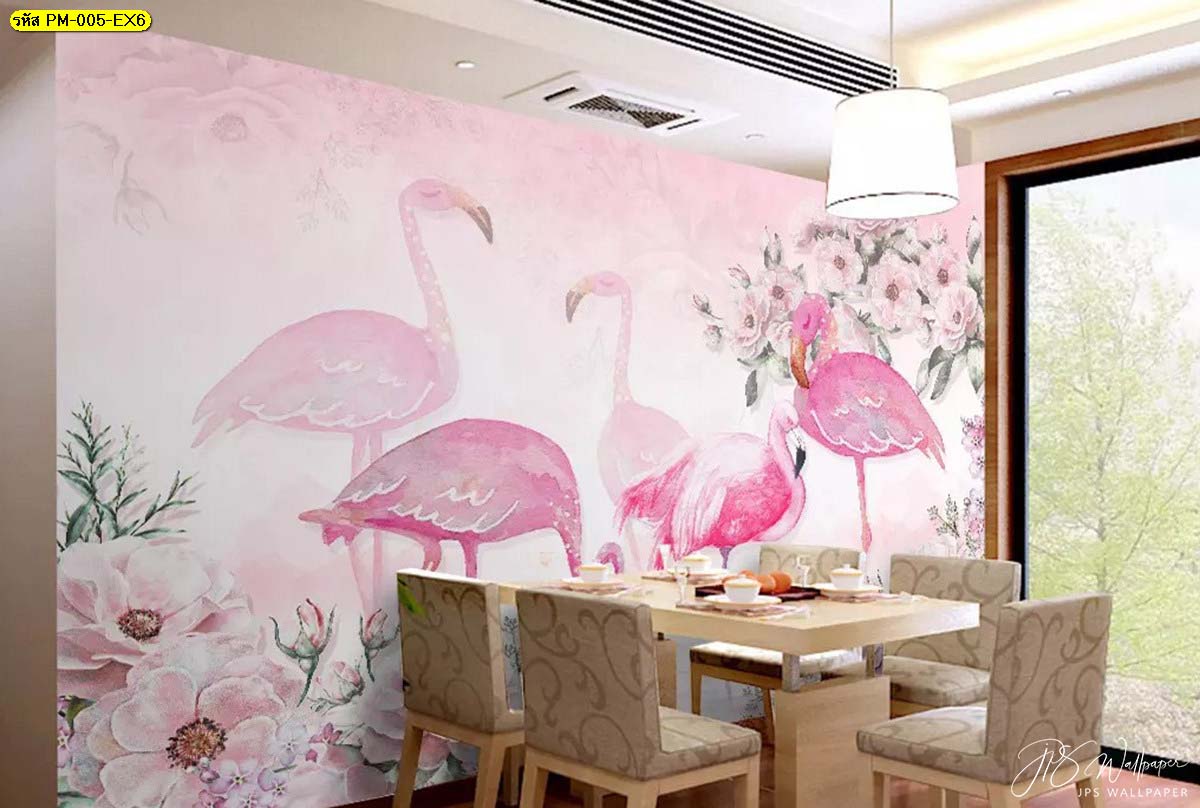 ห้องรับประทานอาหารที่ตกแต่งด้วยภาพพิมพ์ลายฝูงนกฟลามิงโก้สีชมพู
