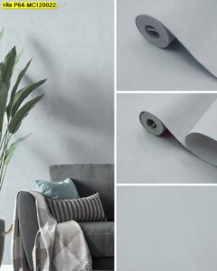 วอลเปเปอร์สีเทาอมฟ้าผิวเรียบ เติมความนุ่มนวลให้ห้องนั่งเล่นสไตล์มินิมอล