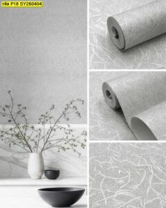 วอลเปเปอร์สีขาวลายนูนเส้นตรงแนวดิ่งสไตล์มินิมอลช่วยให้ห้องเพดานสูงดูโปร่งกว้างและทันสมัยมาก