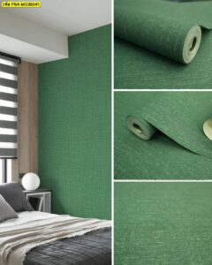 วอลเปเปอร์ผิวสัมผัสสีเขียวเข้มแนวธรรมชาติ สำหรับตกแต่งผนังห้องนอนและบ้าน ช่วยสร้างบรรยากาศสงบ ผ่อนคลาย และสบายตา