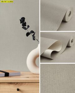 วอลเปเปอร์ผิวเรียบสีเบจโทนอุ่น เหมาะสำหรับตกแต่งผนังห้องรับแขกและคอนโด เพิ่มความเรียบง่าย อบอุ่น และกลมกลืนกับเฟอร์นิเจอร์